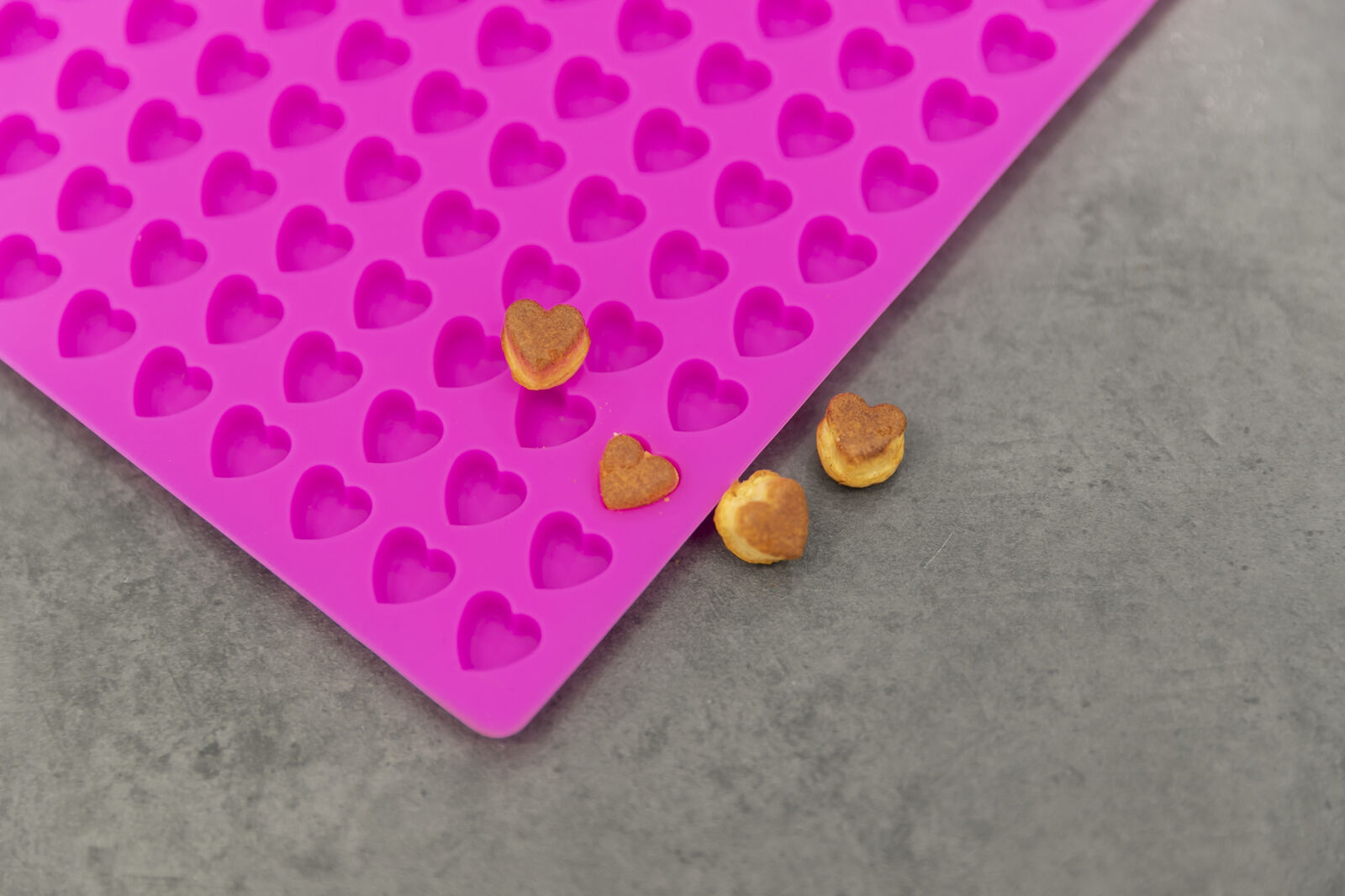 Trixie Silicon Baking Mat/Licking mat| Bake Treats and Goodies for Cats Dogs Pink Heart Shape…